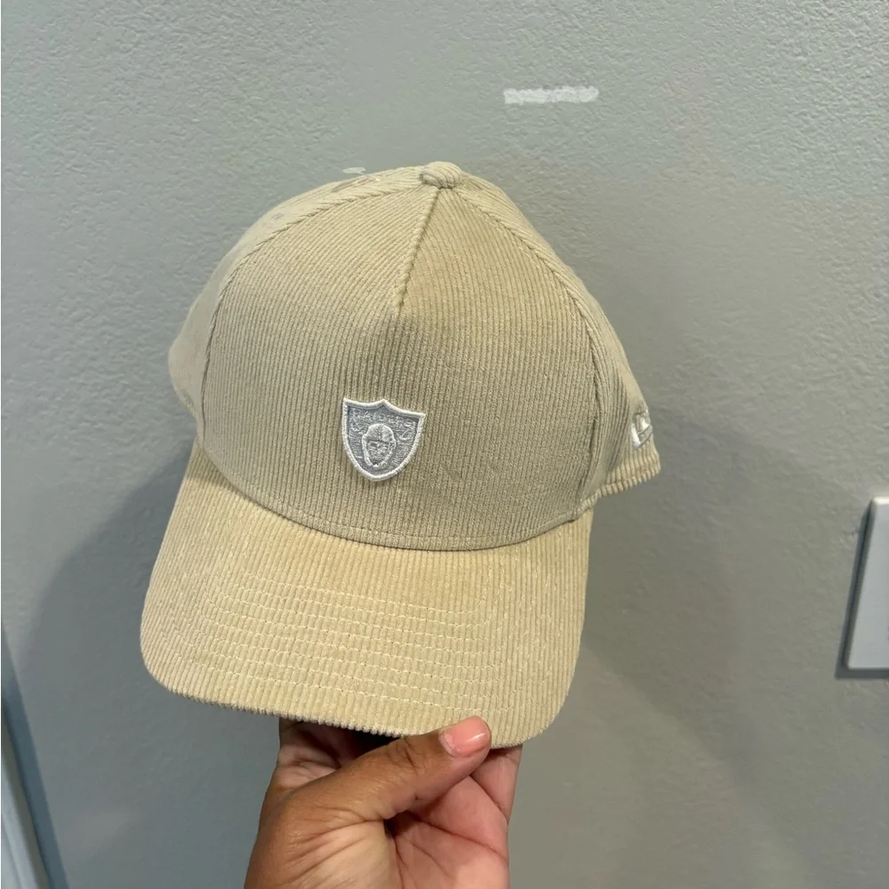 New Era Las Vegas Raiders Micro Corduroy Cream 9FORTY A-Frame SnapBack Hat OSFM - Picture 10 of 10
